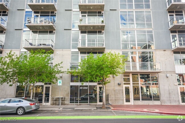 Building Photo - 353 E Bonneville Ave Unit 311 Rental