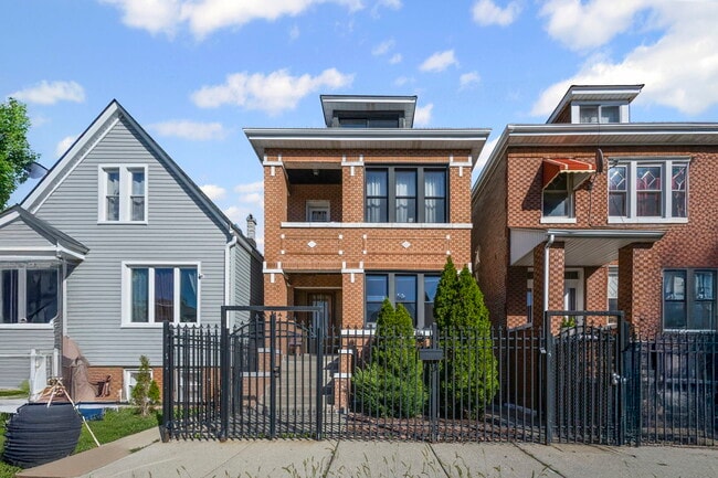 Building Photo - 4537 S Richmond St