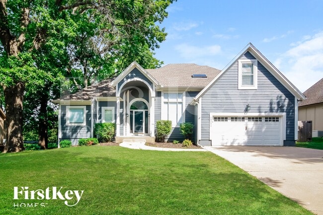 Building Photo - 15211 Maple St