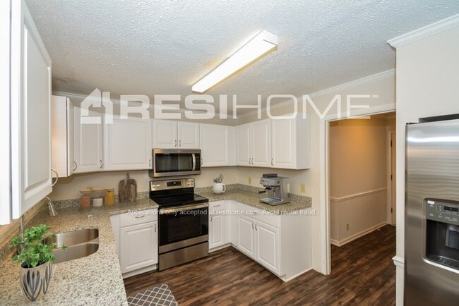 Photo - 2592 Fairview Blvd