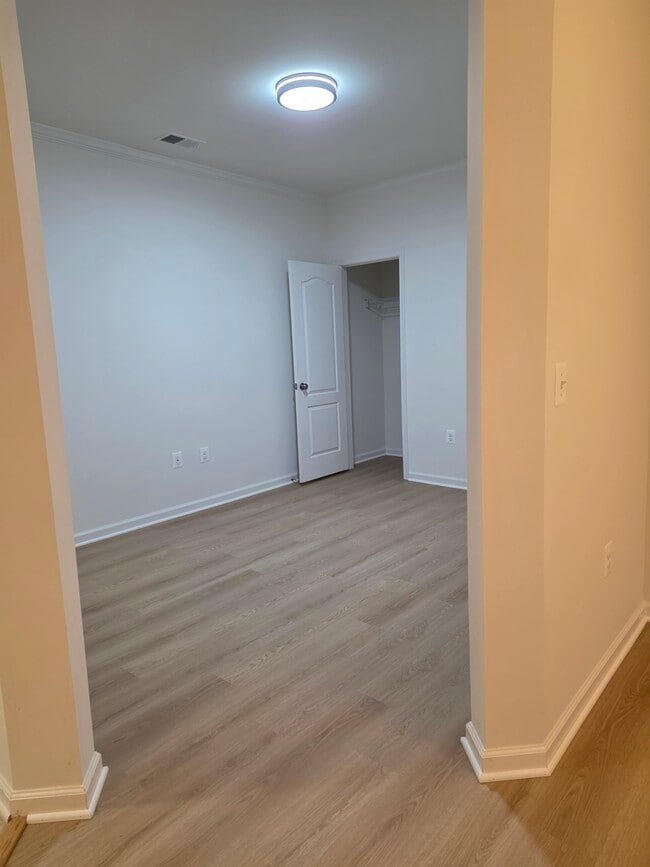 Den Room - 24660 Woolly Mammoth Ter Unit 404