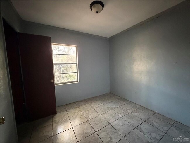 Photo - 10 Cardinal Ave W