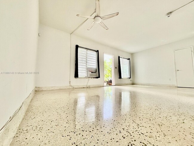 Building Photo - 2101 SW 3rd Ave Unit 2