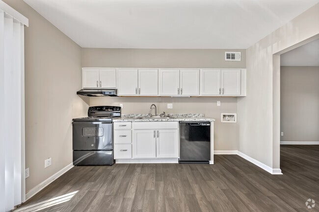 1BR, 1BA - 775SF - Kitchen