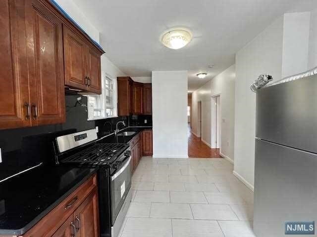 Photo - 123 Oak St Unit APT2