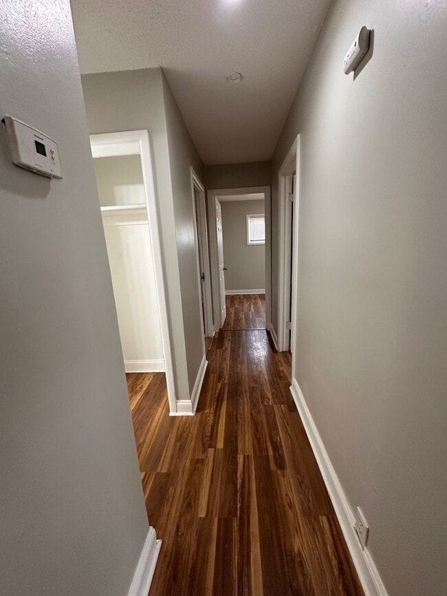 Photo - 4 bedrooms 1 Full bathroom. The house is very spacious living room, dining room and full kitchen ...