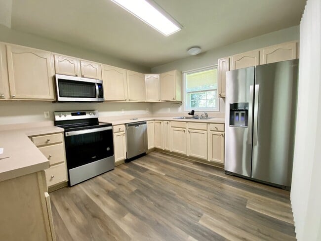 Photo - Home in Woodbridge With a Screened Porch a...