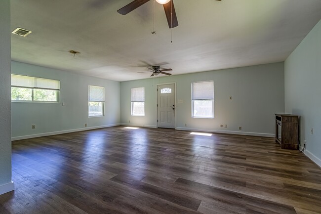 Photo - 314 Normagene St