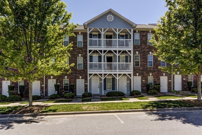 Building Photo - Bright 1 Bed/1 Bath Condo - Main Level - O...