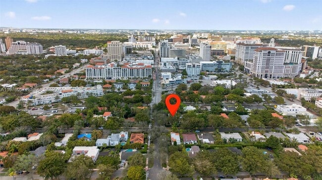 Photo - 3231 Salzedo St