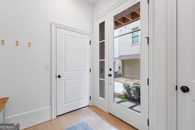 Photo - 658 Bull St SE