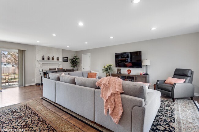 Photo - 1915 Farmington Ct