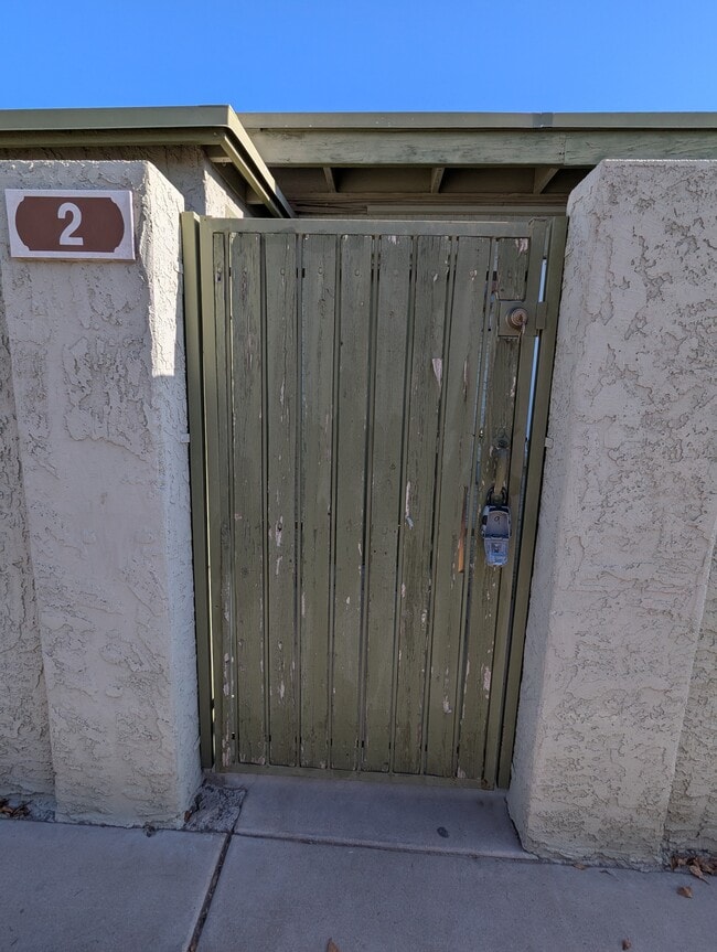 Photo - 1420 N Evergreen St Unit 2