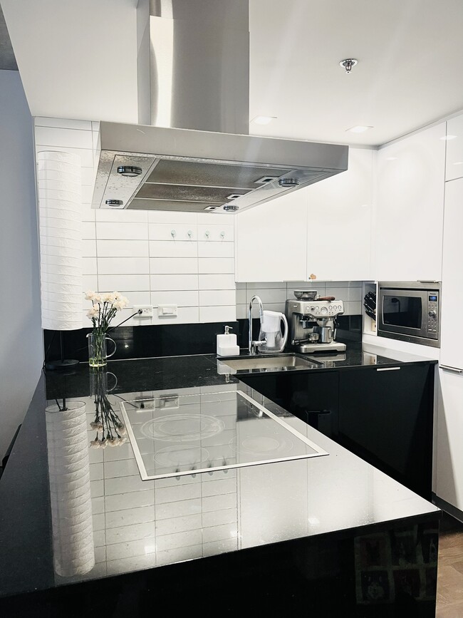 Photo - 700 Rue Saint-Paul O Unit 906
