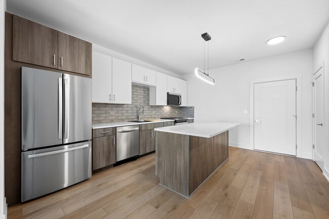 Photo - 27 W Park Blvd