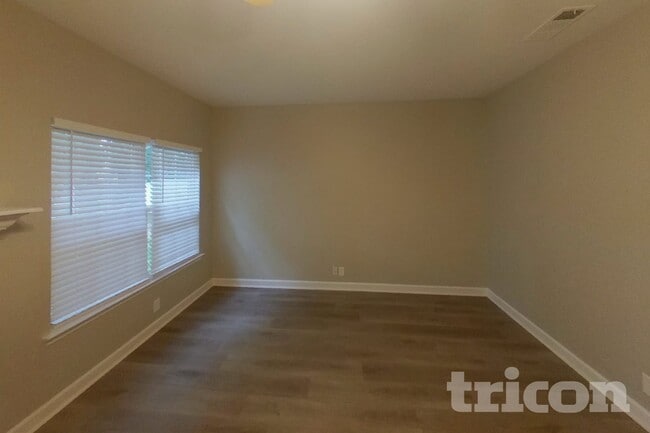 221 Titans Cir