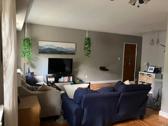 Living Room_2 - 1305 N Ode St Unit 315
