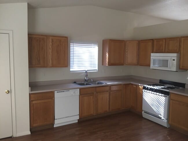 Photo - 6055 Maddux Pl NW