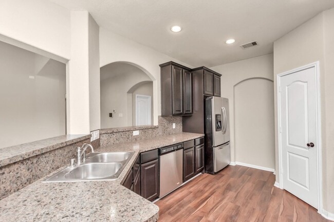 13930 Goodridge Dr