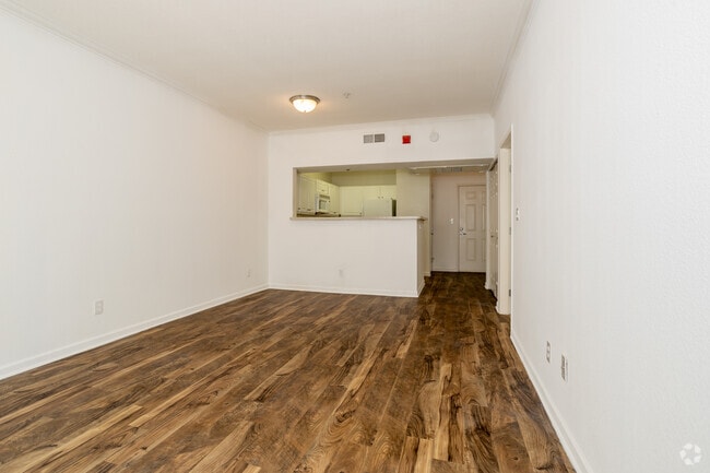 1BR, 1BA - 765SF - Living Room / Dining Room