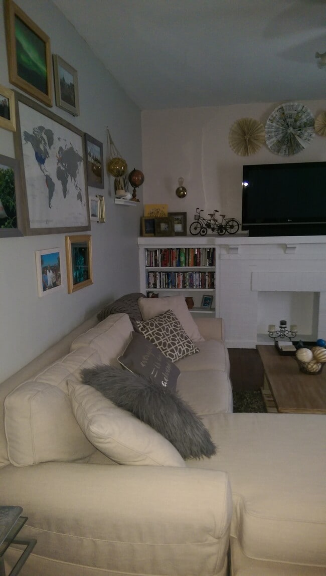 Photo - 831 W Cornelia Ave Unit 1E