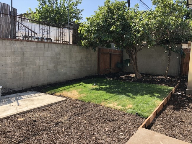 Photo - 712 W 54th St