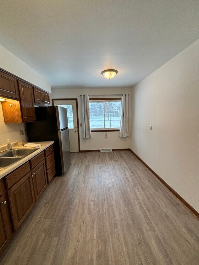 33 W Klubertanz Dr