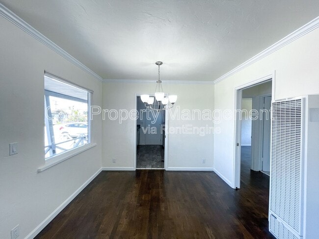 Photo - 1190 Luxton St