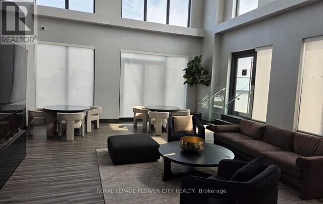 Photo - 75 James St S Unit 712