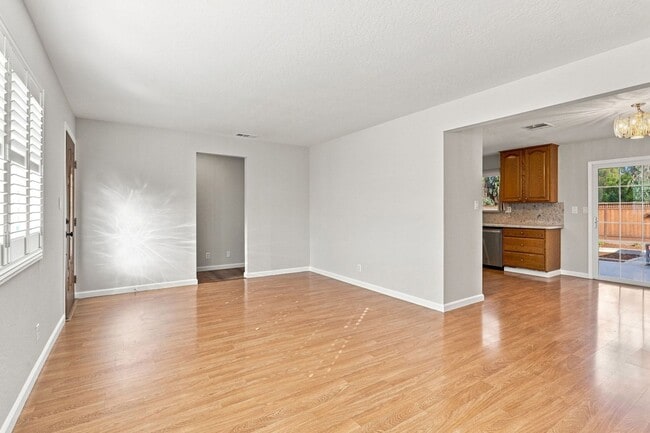 Photo - 14370 Oka Ln