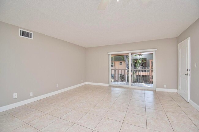 Building Photo - 770 SE 2nd Ave Unit E201 Rental