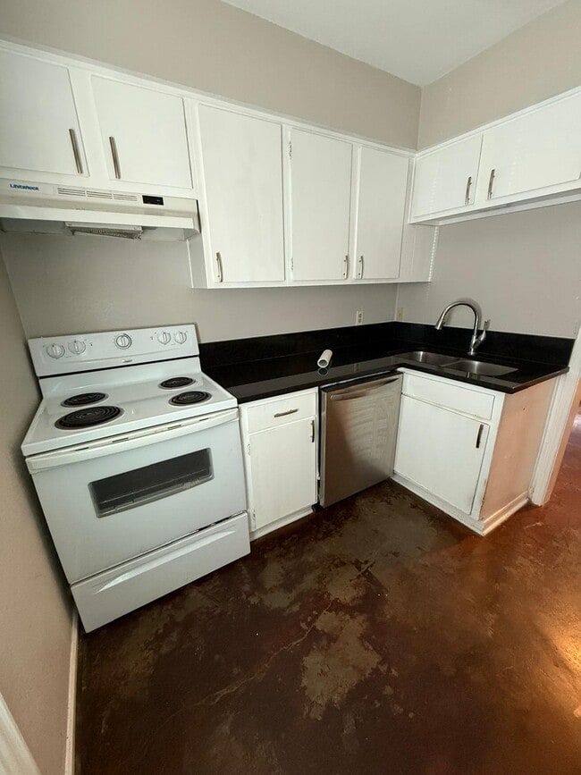 Building Photo - 213 Shrum Ct