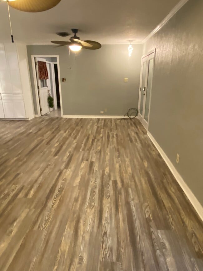 Photo - 127 Chiltipin Dr