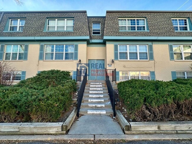 Building Photo - 9110 E Girard Ave Unit 2