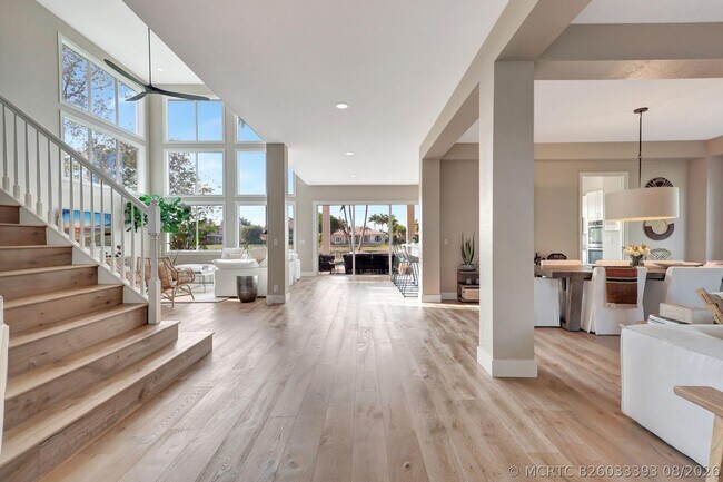 11615 Paradise Cove Ln