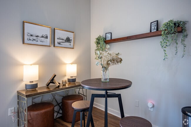 1BR, 1BA - 700SF - Dining Room
