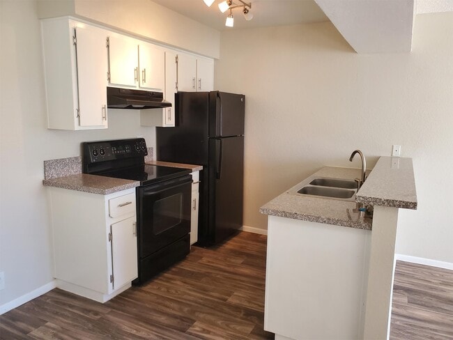 Photo - Catalina Apartments