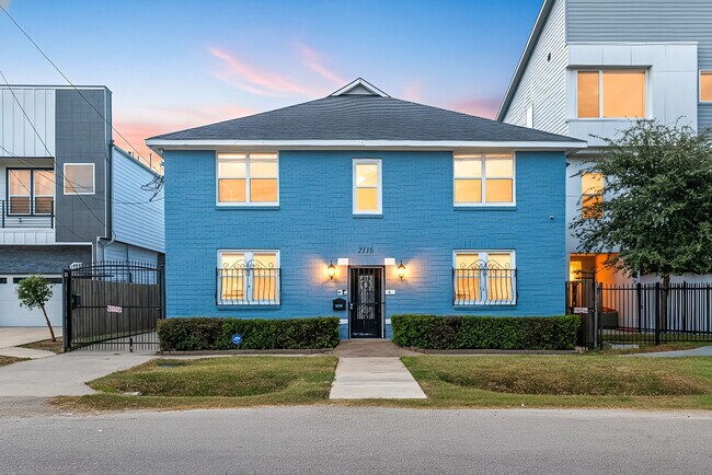 Photo - 2116 Live Oak St