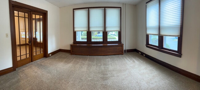Sala de estar - 136 E Oak St Unidad 136