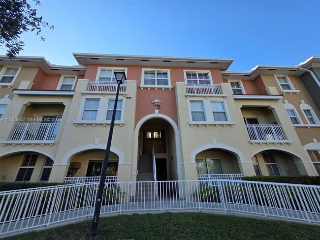 Building Photo - 10885 NW 89th Terrace Unit 104