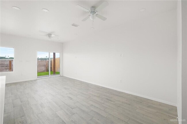 Photo - 15 Cassandra St