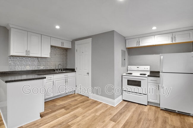 Photo - 328 Elmwood Ave Unit 5