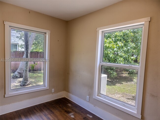 Photo - 520 NE 129th St