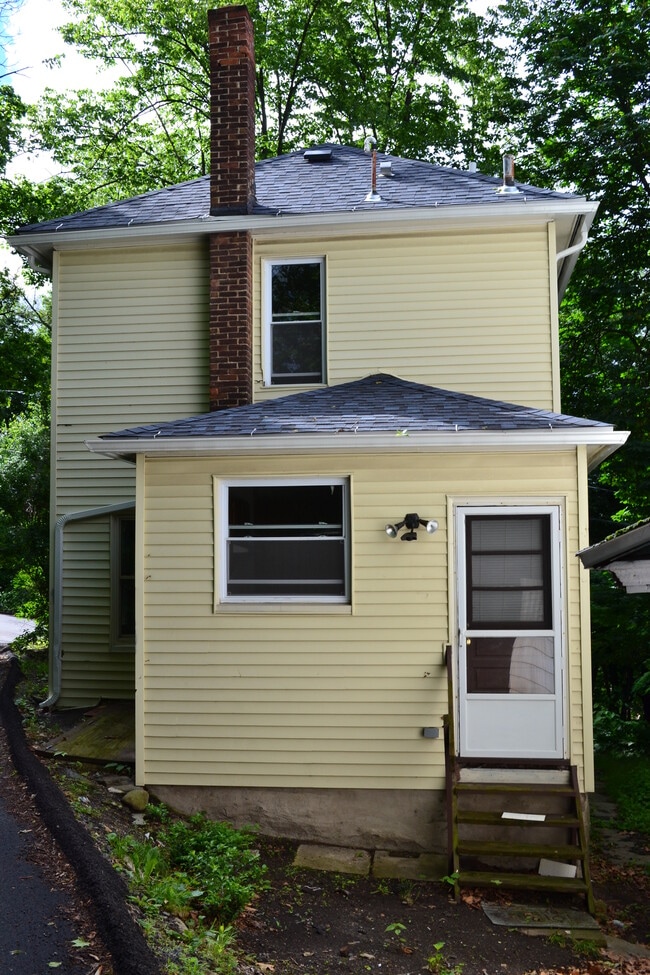 Photo - 2115 Hollister Ave