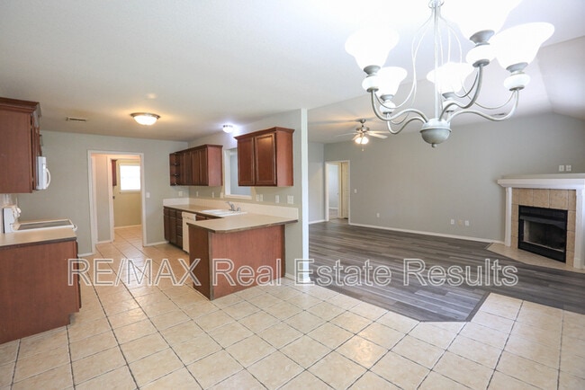 Photo - 1907 SW Columbus Rd
