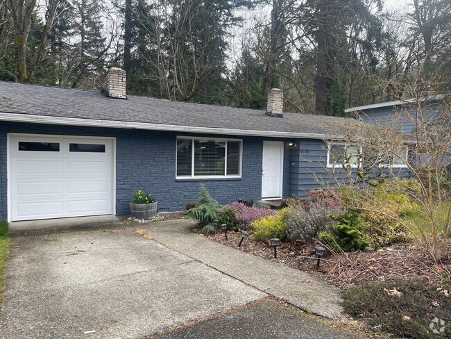 Building Photo - Adorable Bellevue rambler! Rental