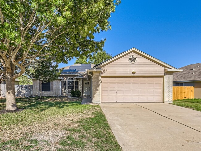 Photo - 201 Orchard Way