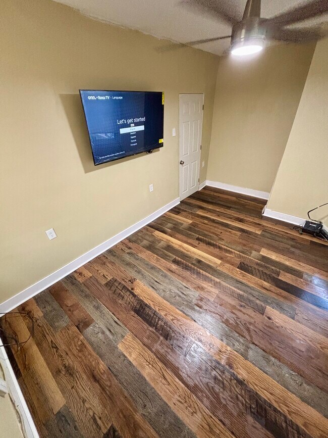 Photo - 1514 W Champlost Ave Unidad 2nd Floor Rear