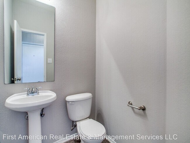 Photo - 8400-8402 Jay St