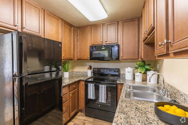1BR, 1BA - 650SF